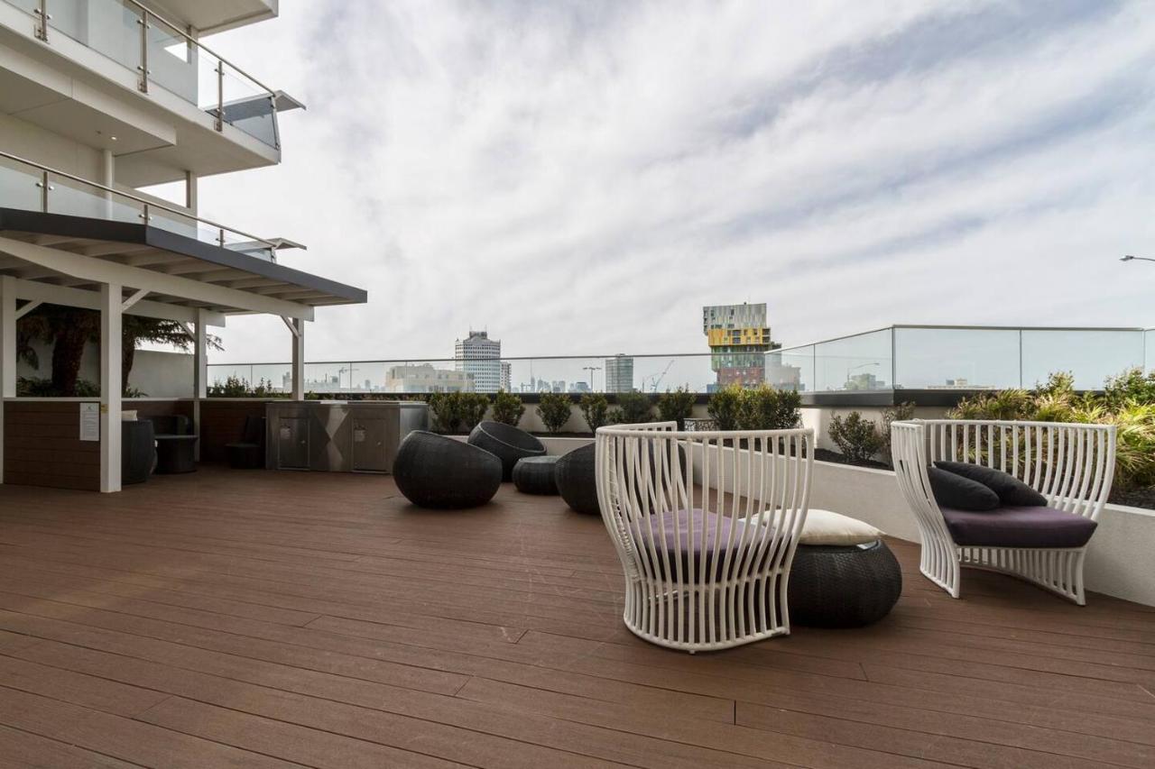 Bright And Stylish With Bay Views, Pool And Sauna Apartment Melbourne Exterior photo